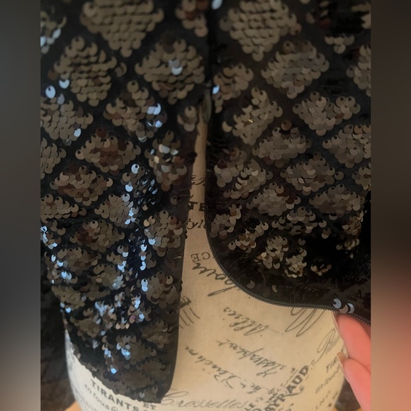 Express Sequin Crop Top Size M Long Sleeve Back Zip Diamond Pattern Top - Picture 7 of 7